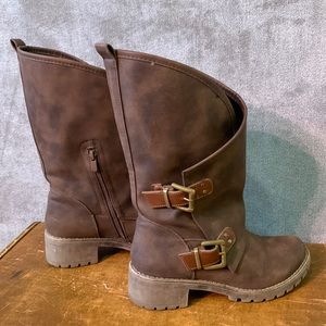 Wide Mid-Calf Buckle Boots Size 8 (EU 39)